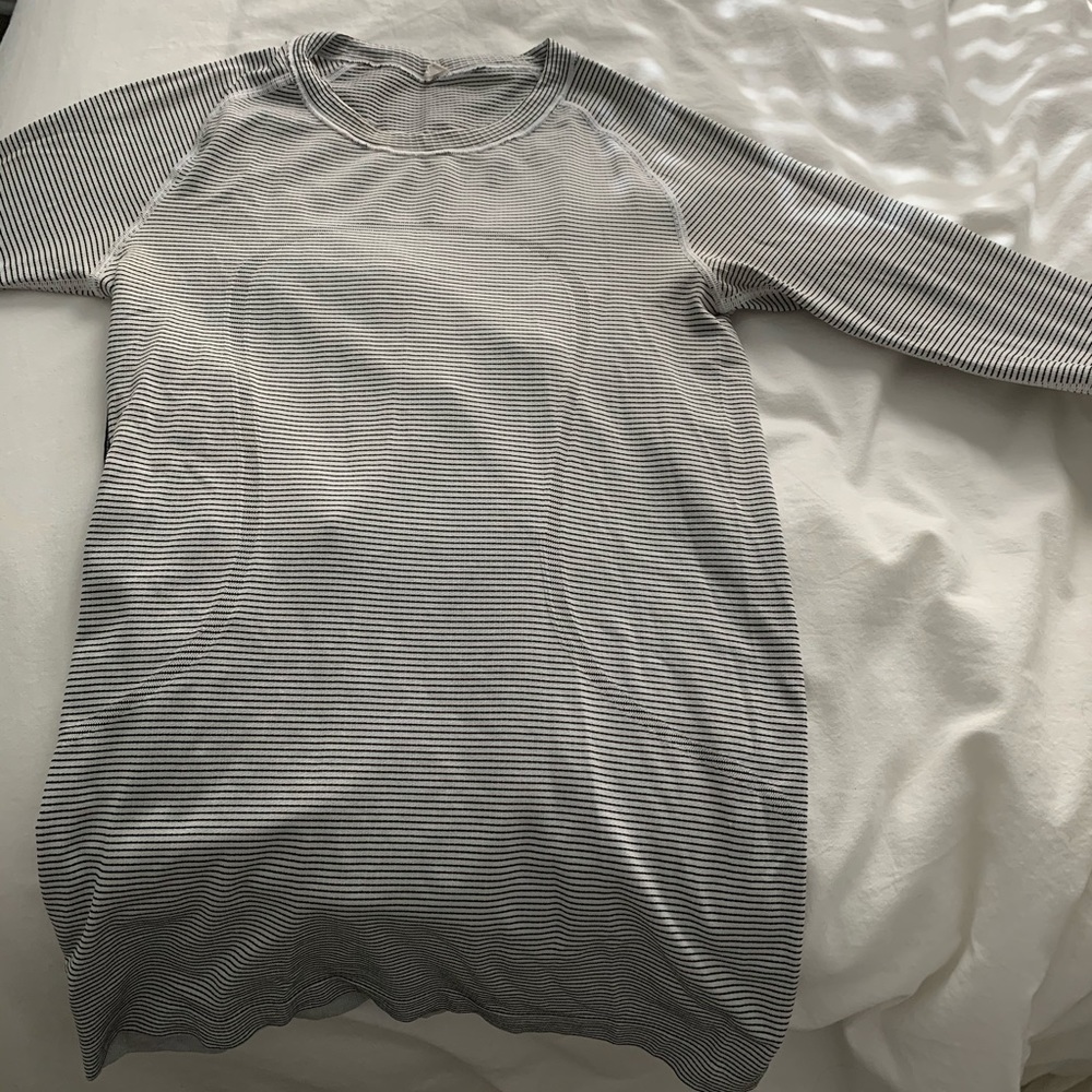 Lulu Swiftly Tech Long Sleeve size 8